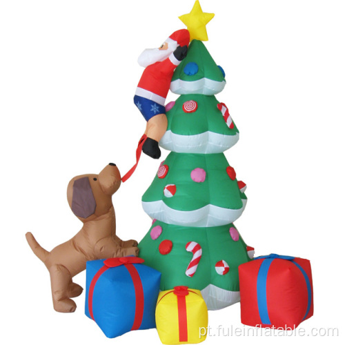 Papai Noel inflável na árvore de Natal para decoração